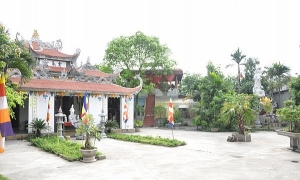 Về “quê lụa Hà Tây” thăm ngôi chùa nhỏ một sớm Hè