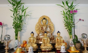 Tại sao nên lập bàn thờ Phật?