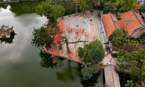 Chùa Thầy mùa hoa gạo thắp lửa