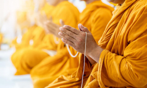 Con nên hiểu biết ý nghĩa sáu phương thì việc lễ bái có lợi ích lớn