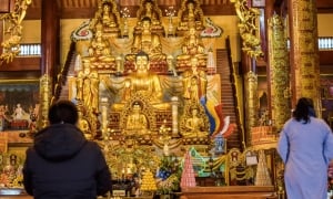 Đi chùa khó làm ăn liệu có đúng không?