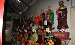 Già Lam Cổ Tự: Ngôi chùa có hàng trăm pho tượng chỉ một thầy trụ trì trông nom