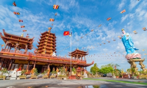 Hành hương lễ Phật đầu năm là nét đẹp truyền thống của người Phật tử