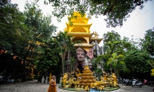 Ngôi chùa cổ 'không tường - không nóc' trong lòng Sài Gòn