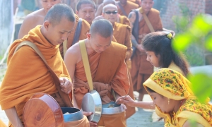 Phước là làm lợi ích cho người mà có, vậy đức từ đâu mà có?