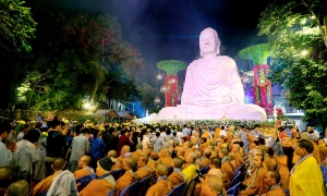 Thế gian lấp lánh niềm vui