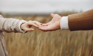 Vì sao chưa từng quen biết nhau, nhưng khi gặp lại có cảm giác thân thiết?